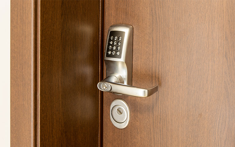 Green locksmith provides commercial lockout service in Daytona Beach & Ormond Beach, FL